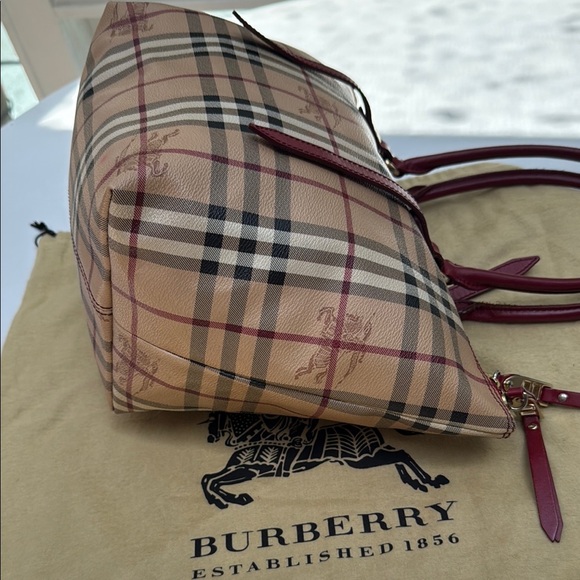 Authentic Burberry Haymarket Check Salisbury Tote Shoulder Bag - Picture 8 of 16